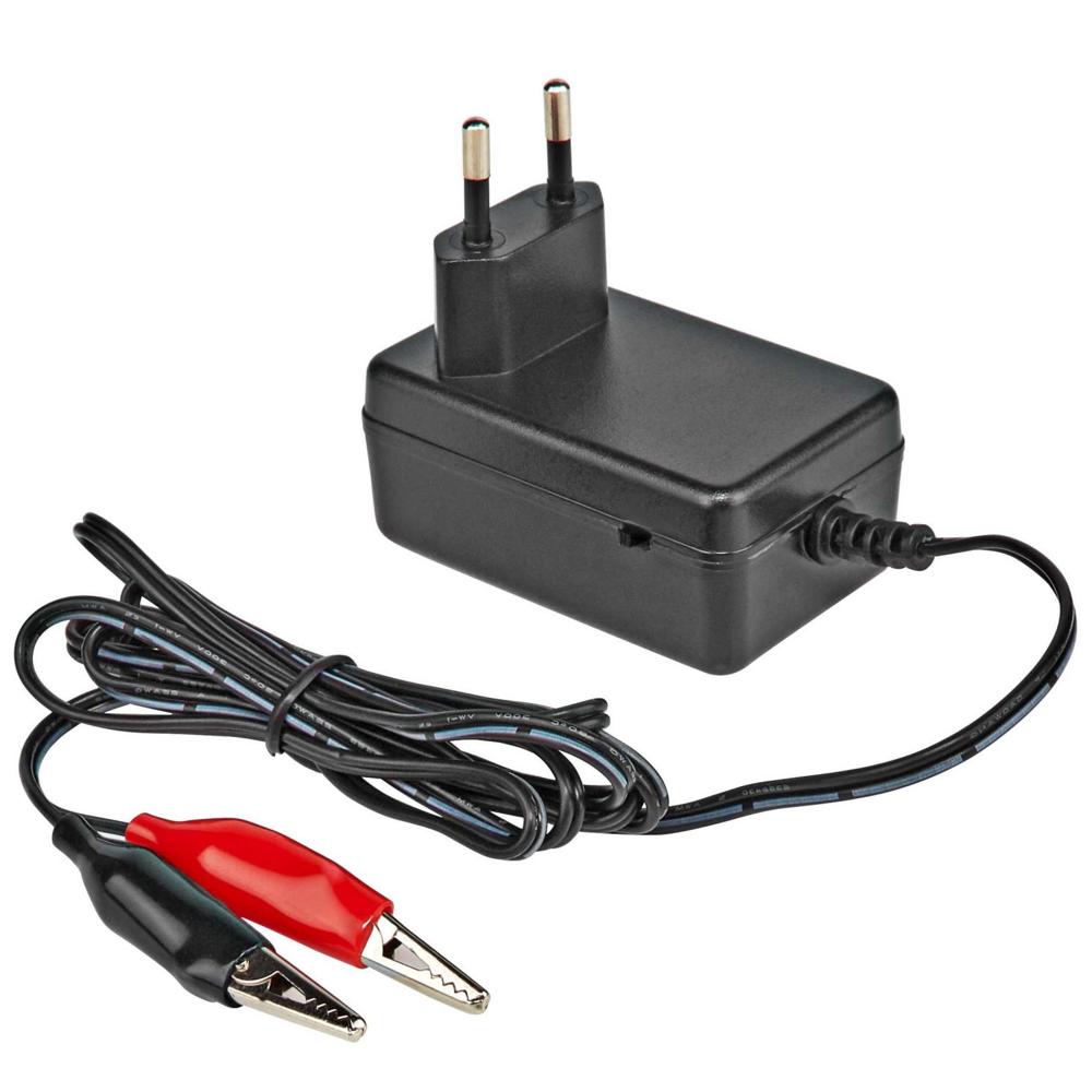 • Marke: Allteq • Eingang: 230V AC • Ausgang: 6 / 12 Volt DC • Abmessung: kompakt • Ladestrom: 600 mAh max. • Batteriebereich: 2200 mAh bis 10000 mAh • Farbe: schwarz • Garantie: 5 Jahre Allteq Batterieladegerät Das Allteq Batterieladegerät ist mit einem automatischen Spannungsregler und Stromregler ausgestattet. Dadurch stellt das Gerät sicher, dass die angeschlossene Batterie auch aufgeladen bleibt. Der Ladestrom wird erheblich reduziert, sobald die Batterie vollständig geladen ist. Das Batterieladegerät verfügt außerdem über einen Schutz gegen Kurzschlüsse und gegen Verpolung der Batterieanschlüsse. Mit den vorhandenen Klemmen kann das Batterieladegerät angeschlossen werden. LED-Leuchten an der Oberseite des Ladegeräts zeigen an, ob die Batterie geladen wird. Verwendung Mit diesem Batterieladegerät können nahezu alle Arten von Blei-Säure-Batterien aufgeladen werden. Dies geschieht automatisch, wenn die Batterie oder der Akku angeschlossen ist. Batterien, die hierfür verwendet werden können, müssen eine Akkukapazität von mindestens 2,2 Ah und maximal 10 Ah haben. Merkmale • Wahl zwischen 6 und 12 Volt • Ladestrom 600 mAh max. • Batteriebereich 2200 mAh bis 10000 mAh. Weitere Informationen Auf der Rückseite des Ladegeräts hat der Benutzer die Möglichkeit, eine Ausgangsspannung von 6 oder 12 Volt zu wählen. Die Eingangsspannung, die für die Verwendung dieses Ladegeräts benötigt wird, beträgt 230 Volt. Der maximale Ladestrom, der vom Batterieladegerät geliefert werden kann, beträgt 600 mA. Dieses Produkt ist für verschiedene Arten von Blei-Säure-Batterien mit einer Akkukapazität von mindestens 2220 mAh und maximal 10.000 mAh geeignet. Das Gewicht beträgt 749 Gramm. Die Garantie beträgt 5 Jahre. Batterieladegerät 6/12 V für Blei-Säure-Batterien mit automatischer Regelung