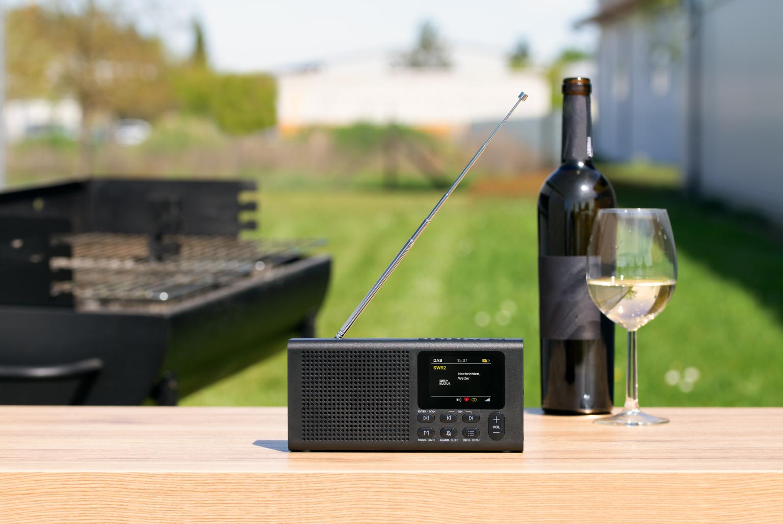Dynavox DAB+ Radio DBT200 mit BT und Weckfunktion
